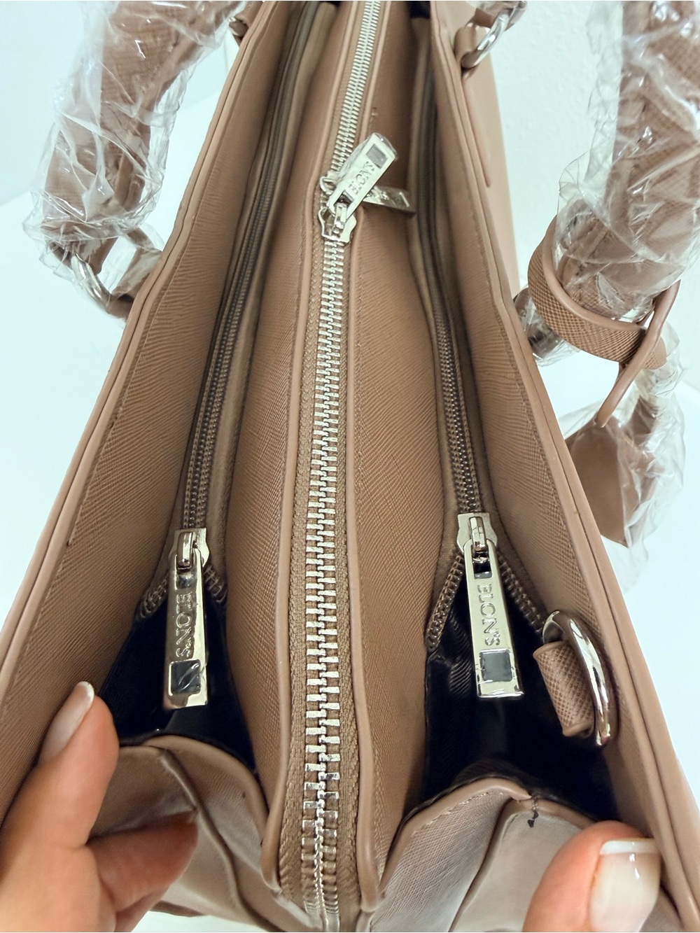 New Large Laptop Tan leather handbag for work with 3 large compartments - Picture 6 of 9